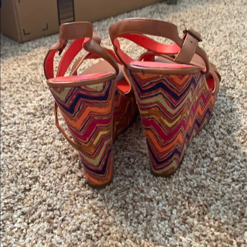 Diagonal design wedges